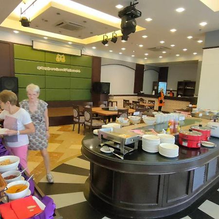 Mayflower Grande Hotel Фитсанулок Екстериор снимка