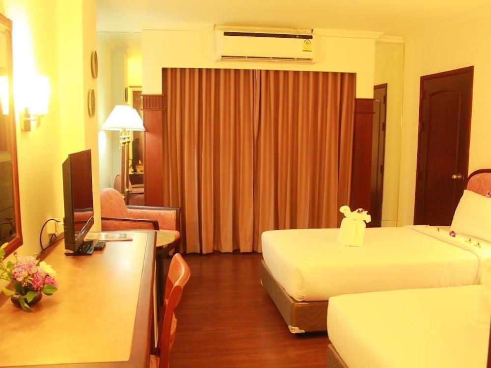 Mayflower Grande Hotel Фитсанулок Екстериор снимка