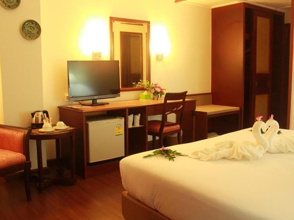Mayflower Grande Hotel Фитсанулок Екстериор снимка