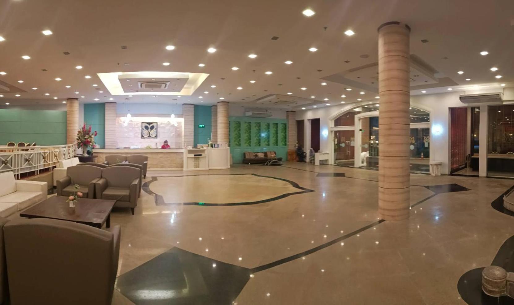 Mayflower Grande Hotel Фитсанулок Екстериор снимка