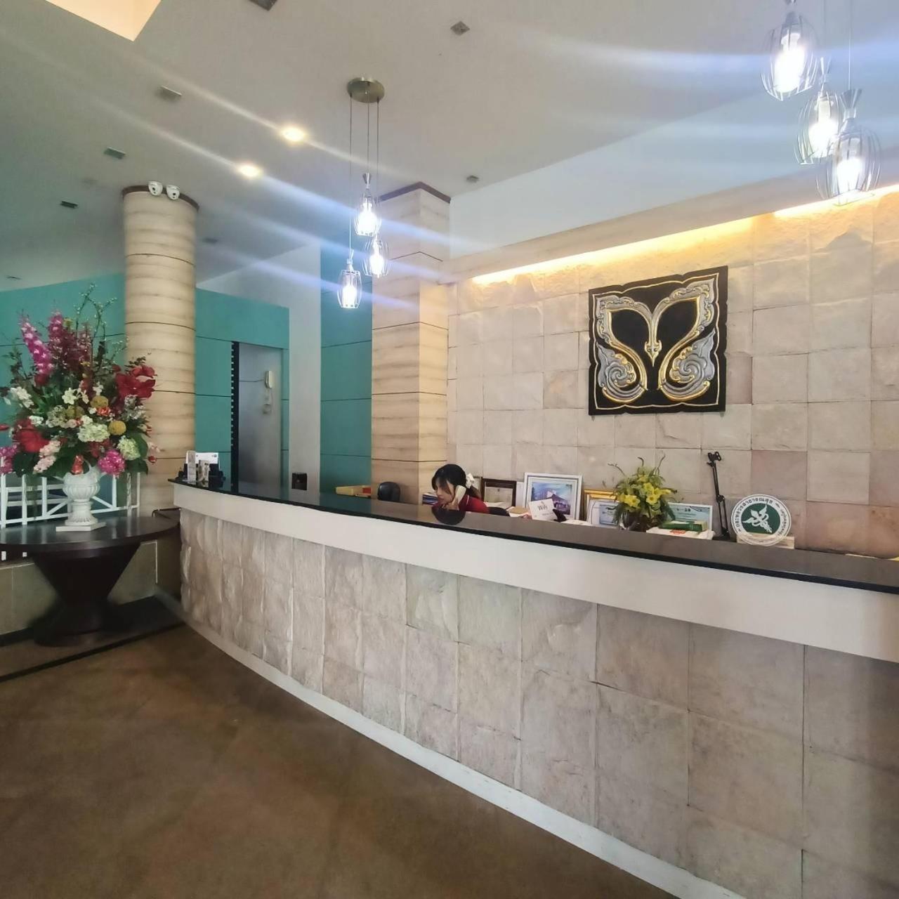 Mayflower Grande Hotel Фитсанулок Екстериор снимка