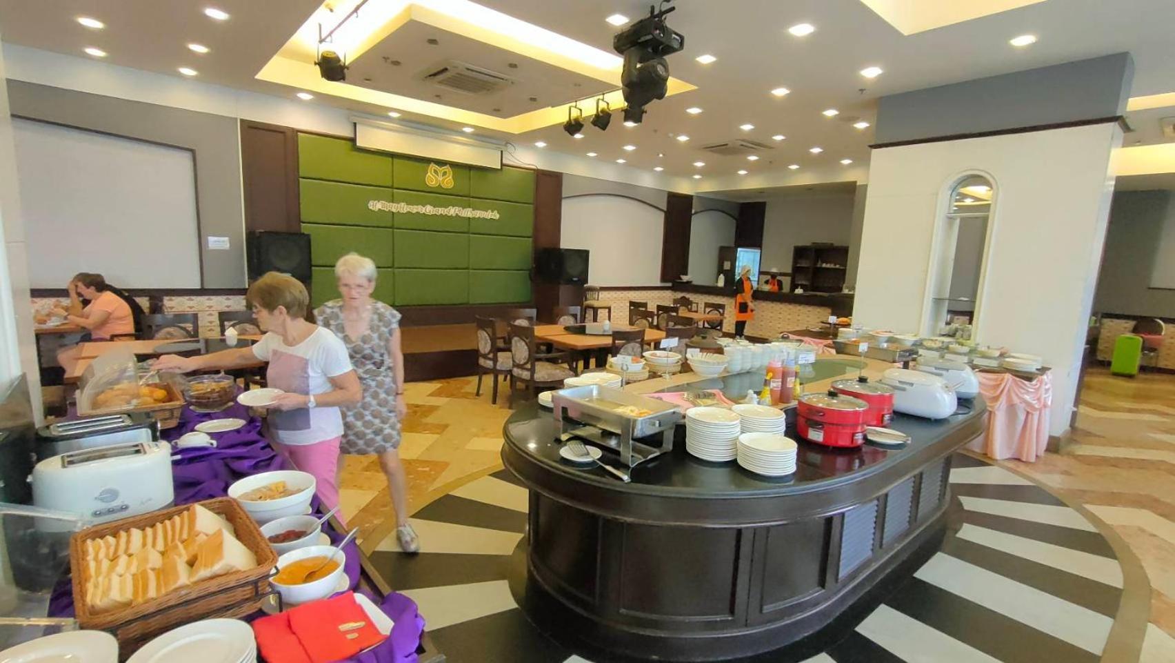 Mayflower Grande Hotel Фитсанулок Екстериор снимка