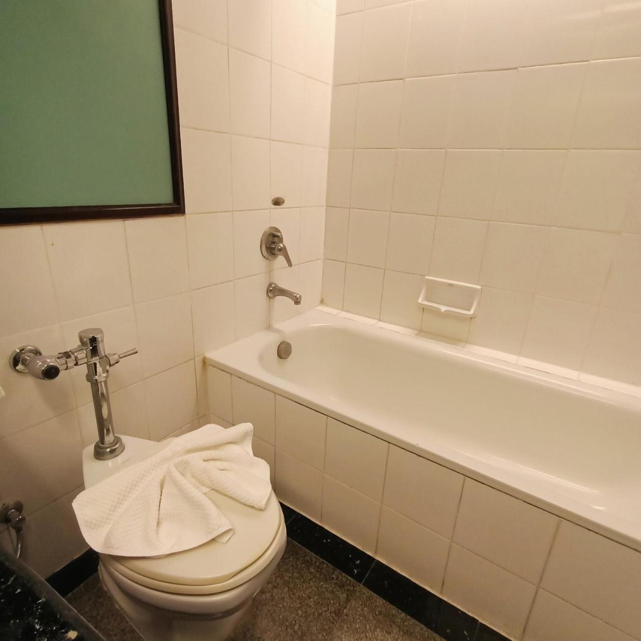 Mayflower Grande Hotel Фитсанулок Екстериор снимка