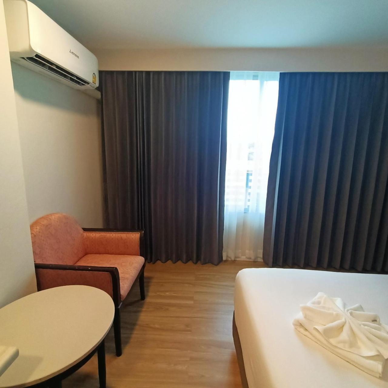 Mayflower Grande Hotel Фитсанулок Екстериор снимка