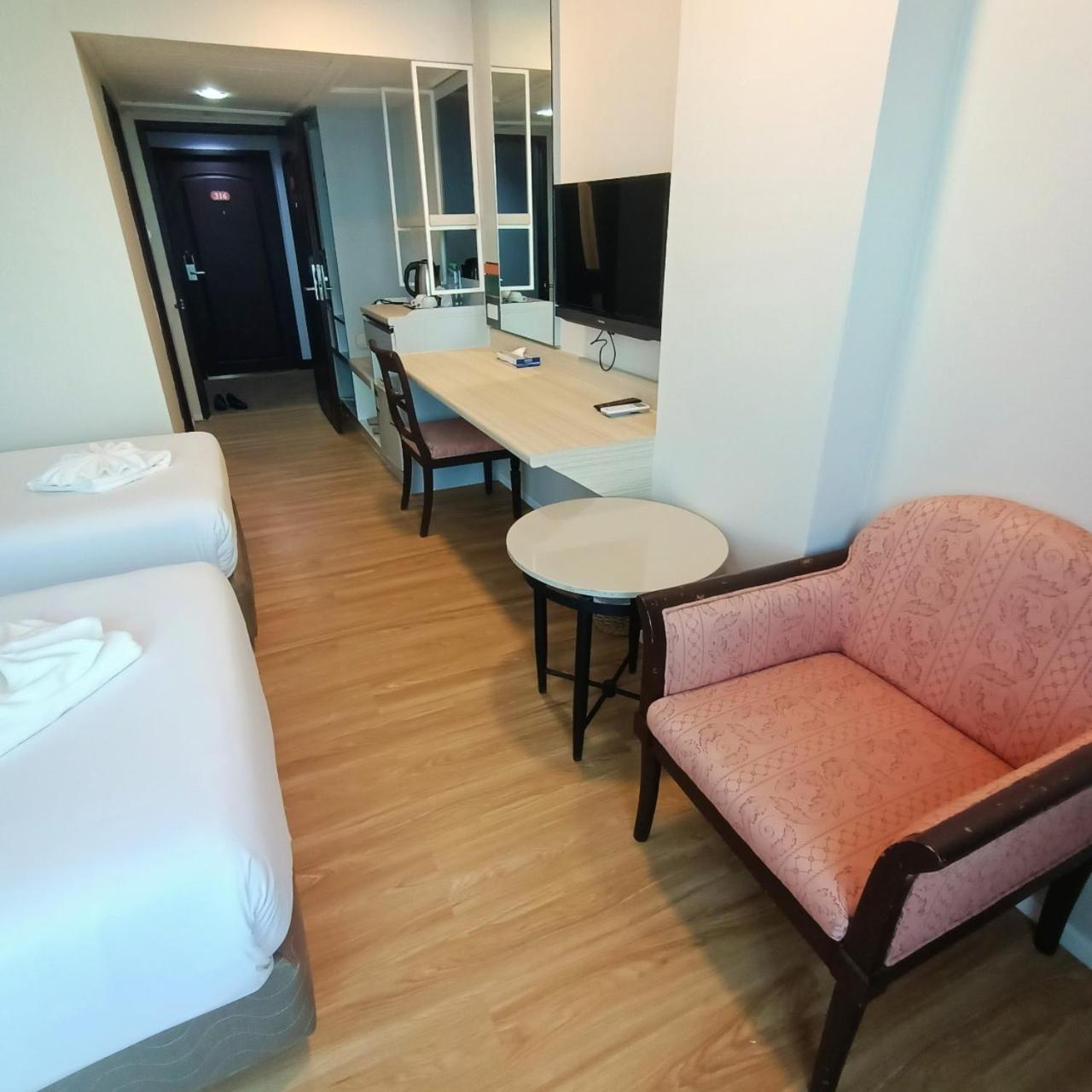 Mayflower Grande Hotel Фитсанулок Екстериор снимка