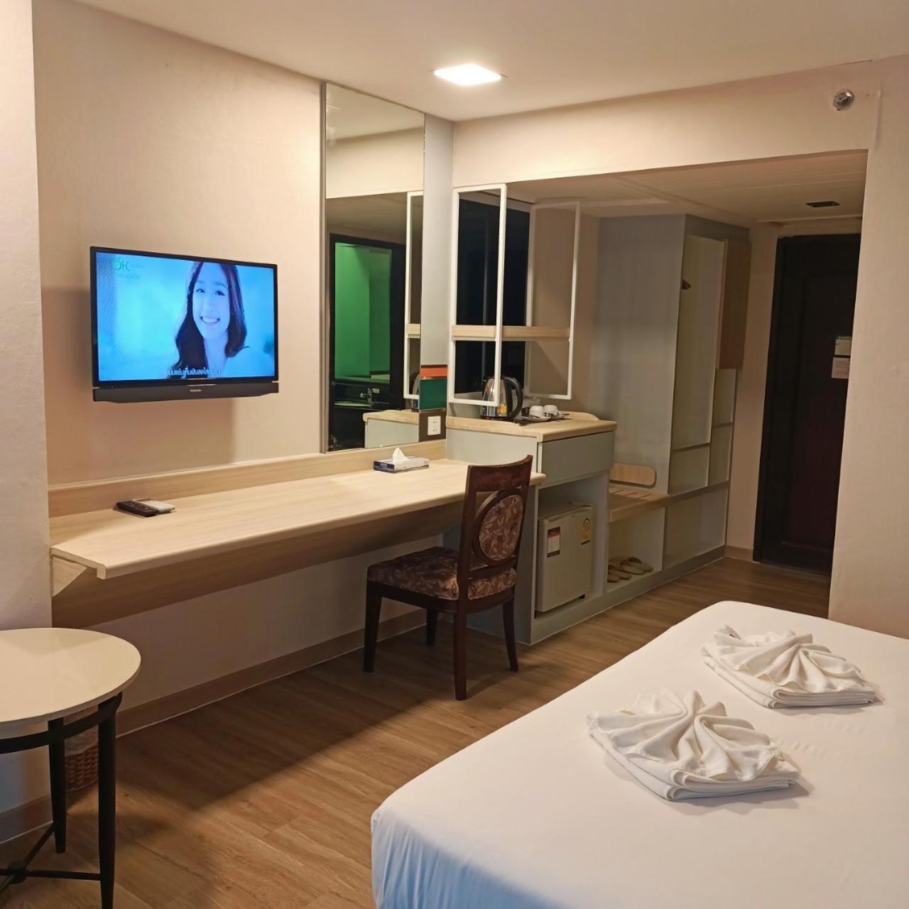 Mayflower Grande Hotel Фитсанулок Екстериор снимка