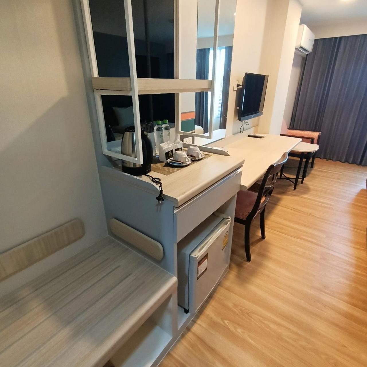 Mayflower Grande Hotel Фитсанулок Екстериор снимка