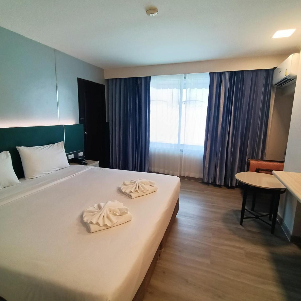 Mayflower Grande Hotel Фитсанулок Екстериор снимка