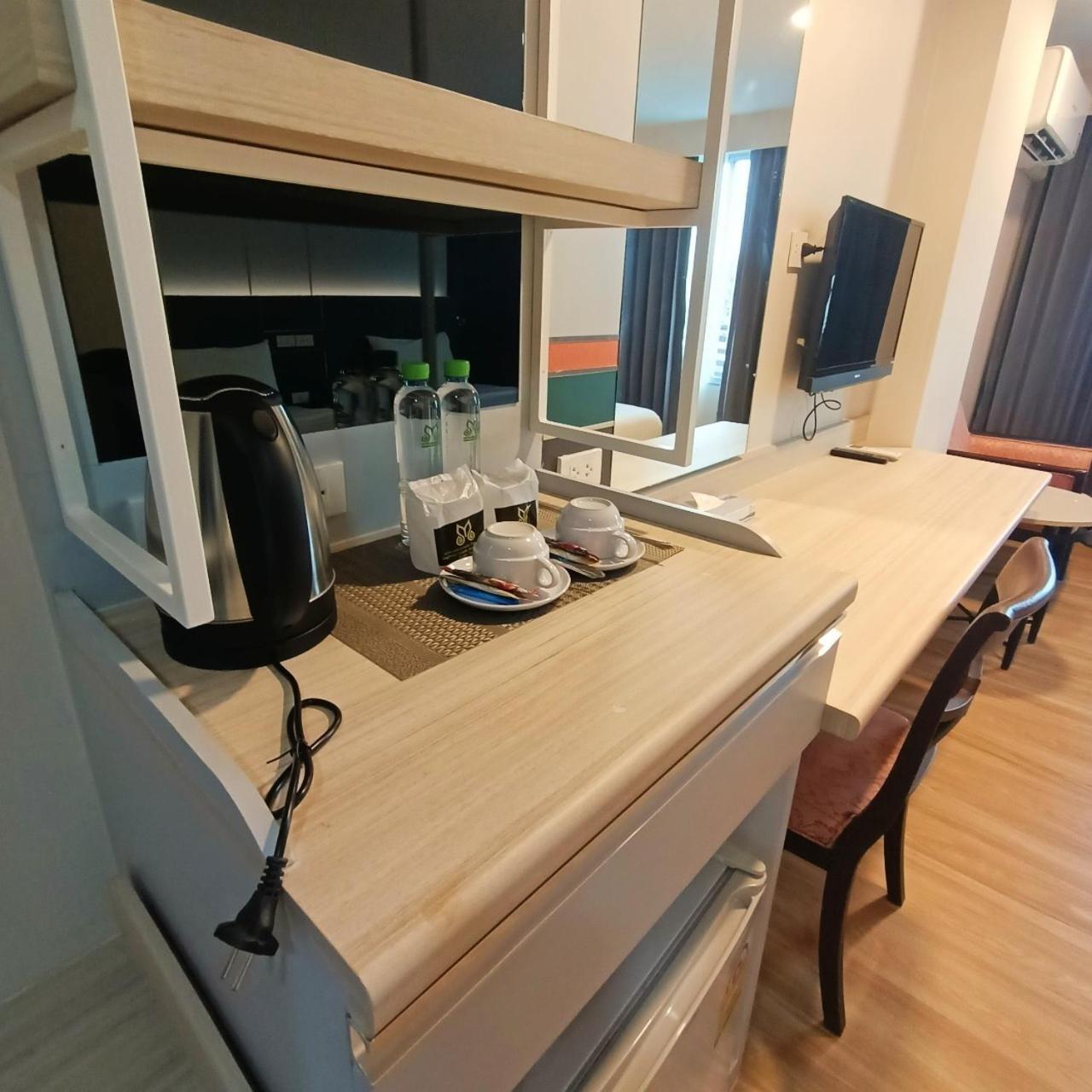 Mayflower Grande Hotel Фитсанулок Екстериор снимка
