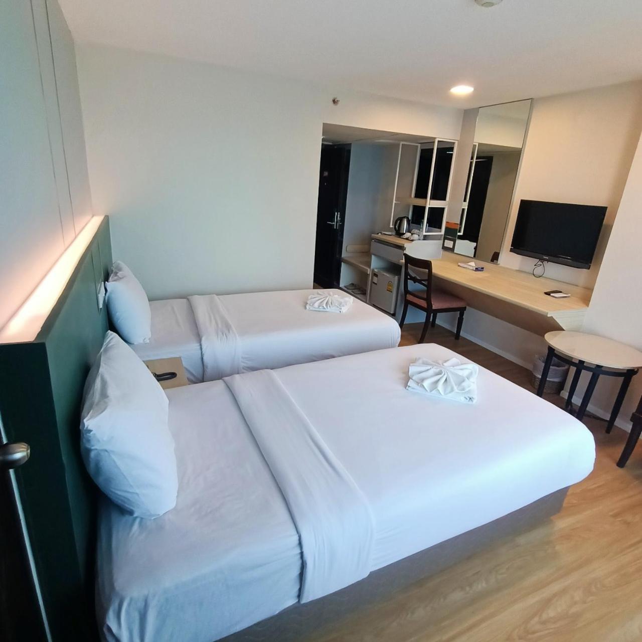 Mayflower Grande Hotel Фитсанулок Екстериор снимка