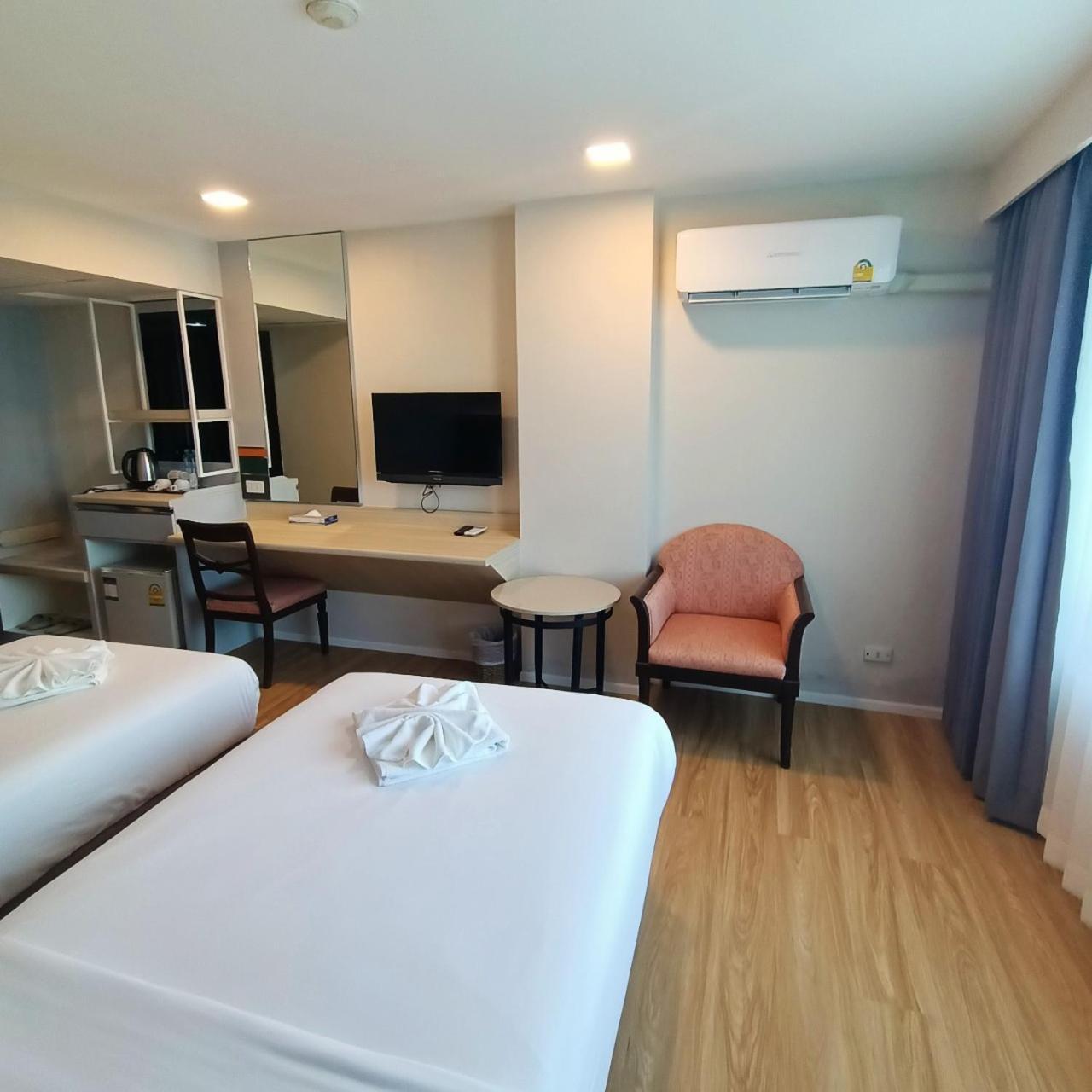 Mayflower Grande Hotel Фитсанулок Екстериор снимка