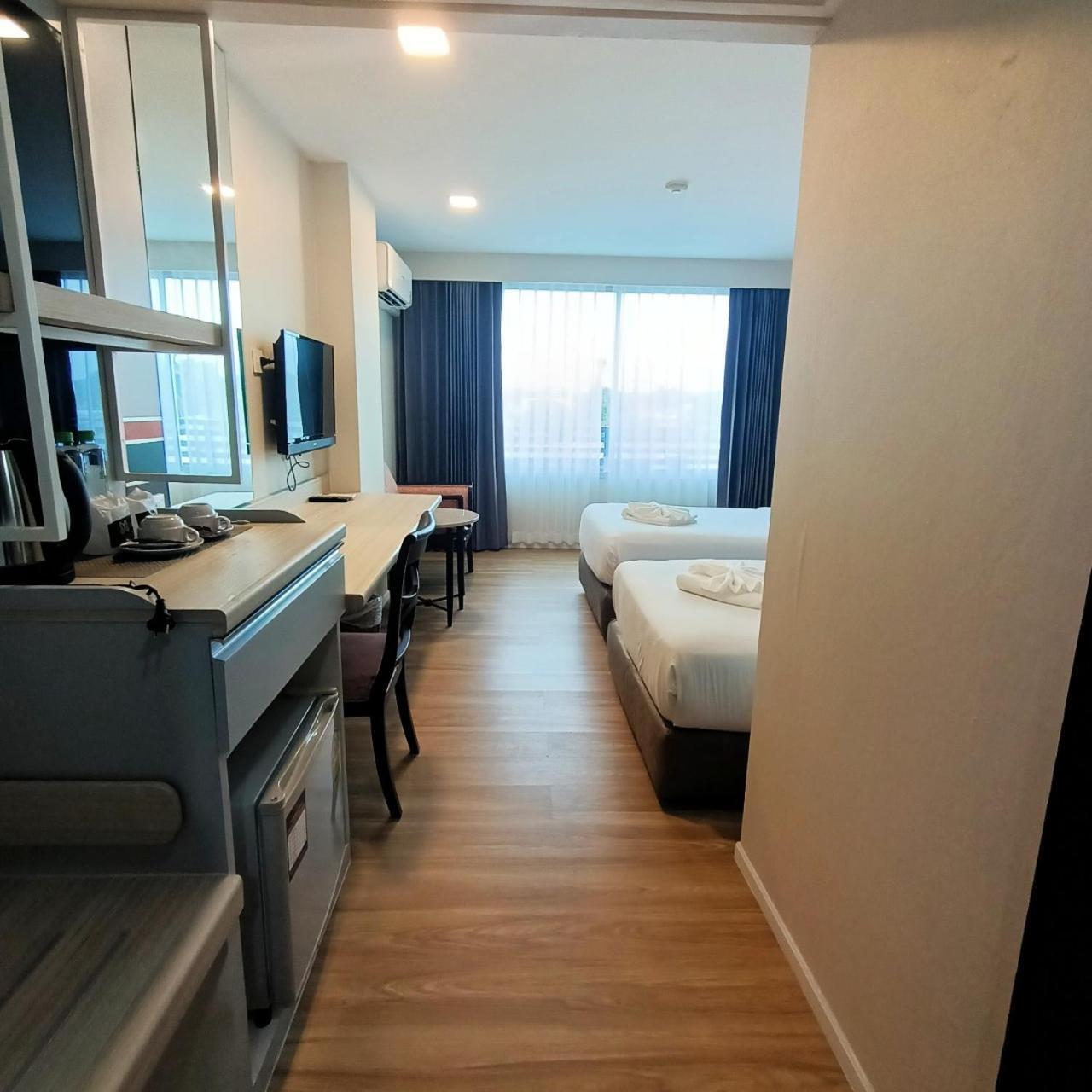 Mayflower Grande Hotel Фитсанулок Екстериор снимка