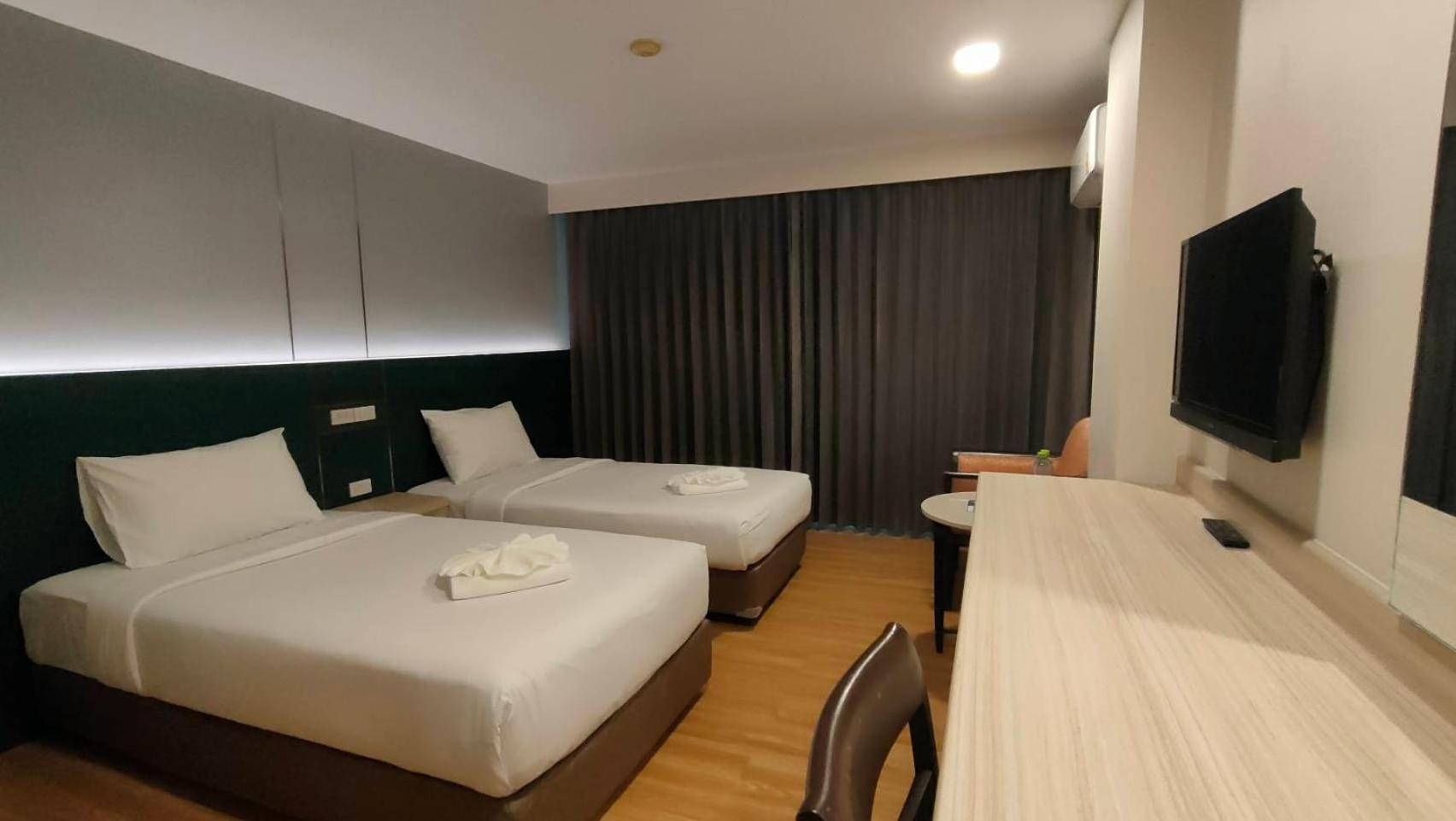 Mayflower Grande Hotel Фитсанулок Екстериор снимка