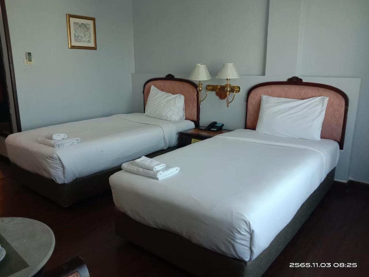 Mayflower Grande Hotel Фитсанулок Екстериор снимка