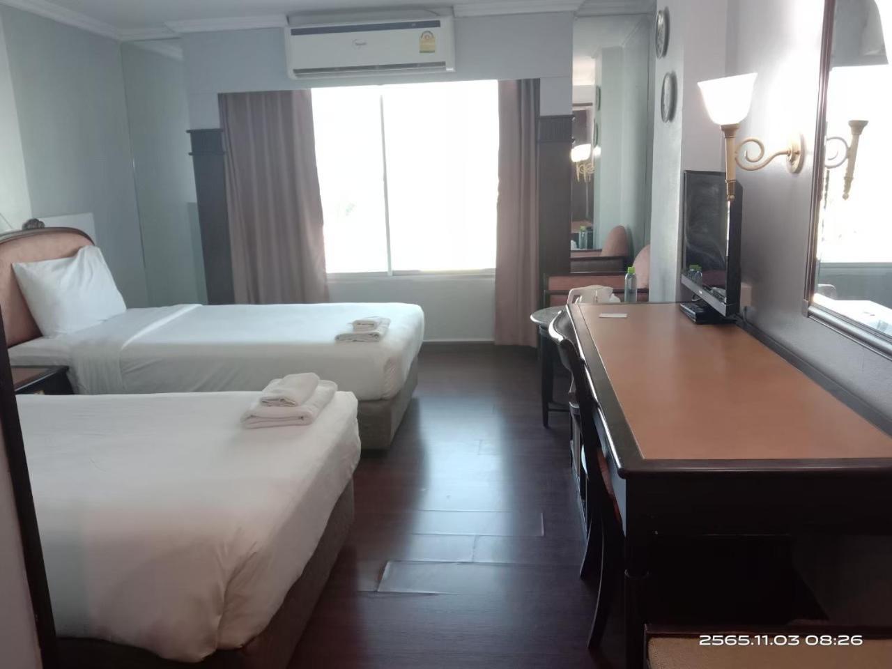 Mayflower Grande Hotel Фитсанулок Екстериор снимка