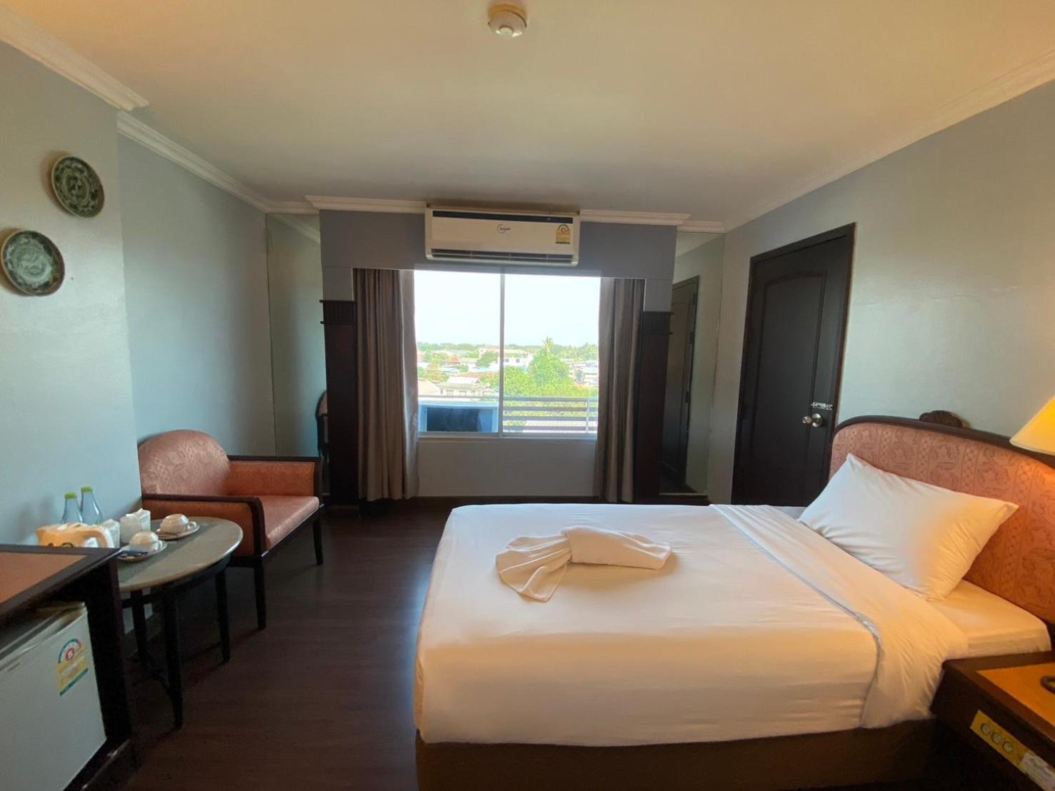 Mayflower Grande Hotel Фитсанулок Екстериор снимка