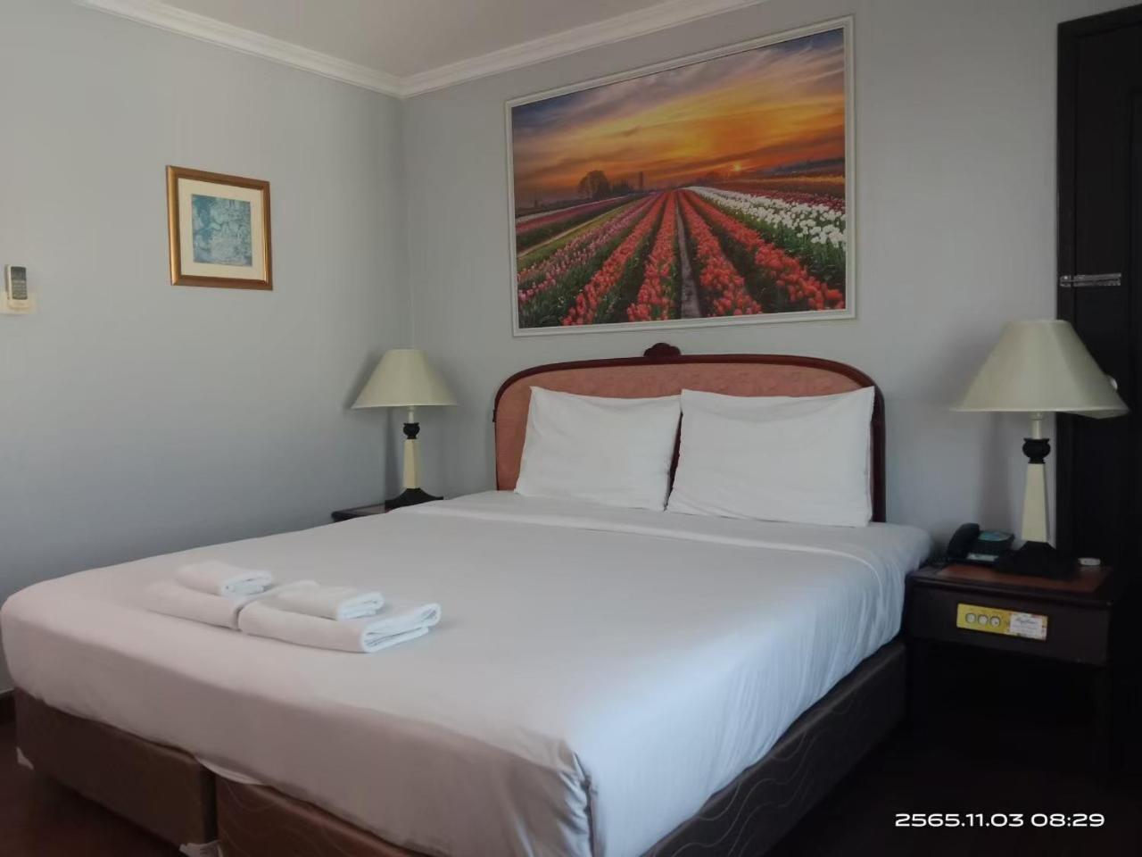 Mayflower Grande Hotel Фитсанулок Екстериор снимка