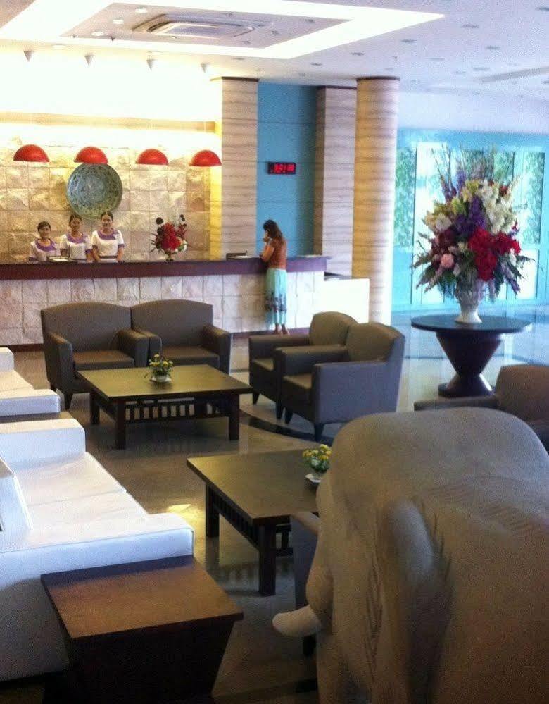 Mayflower Grande Hotel Фитсанулок Екстериор снимка
