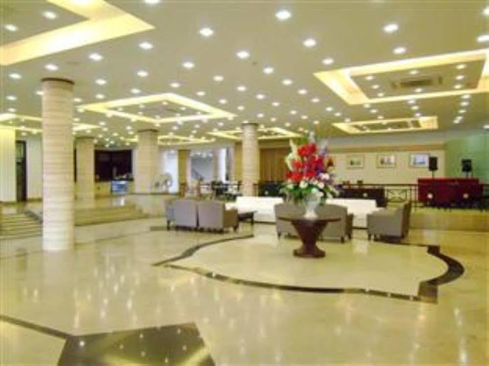 Mayflower Grande Hotel Фитсанулок Екстериор снимка