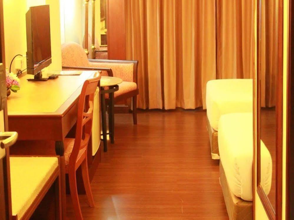 Mayflower Grande Hotel Фитсанулок Екстериор снимка
