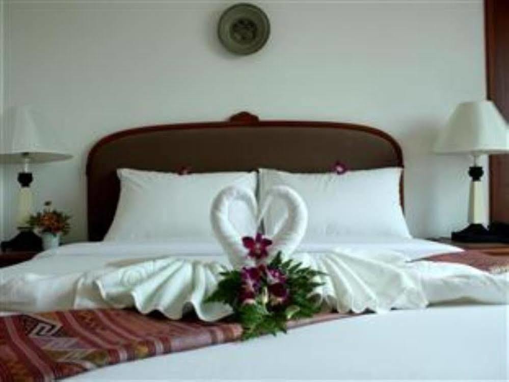 Mayflower Grande Hotel Фитсанулок Екстериор снимка