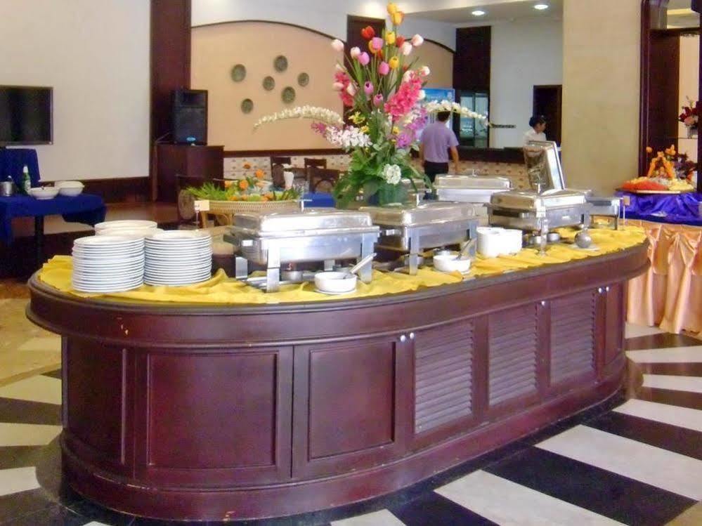 Mayflower Grande Hotel Фитсанулок Екстериор снимка